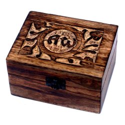 Hndlavet ske af mango-tr med rum til 12 olier