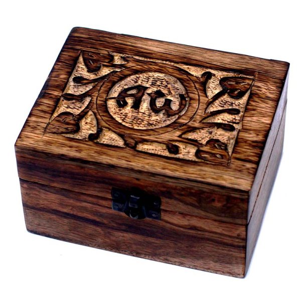 Hndlavet ske af mango-tr med rum til 12 olier