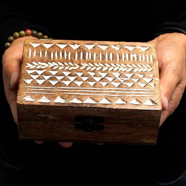 Hndlavet ske af mango-tr, azteker-design, 15x10x6cm