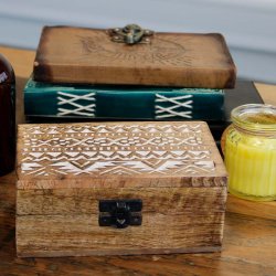 H�ndlavet �ske af mango-tr�, slavisk design, 15x10x6cm